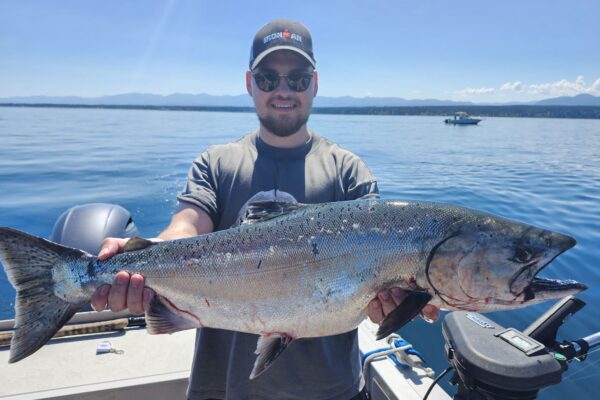 SLABRADOR-SALMON-CHARTERS-Gallery8 Catch a large salmon